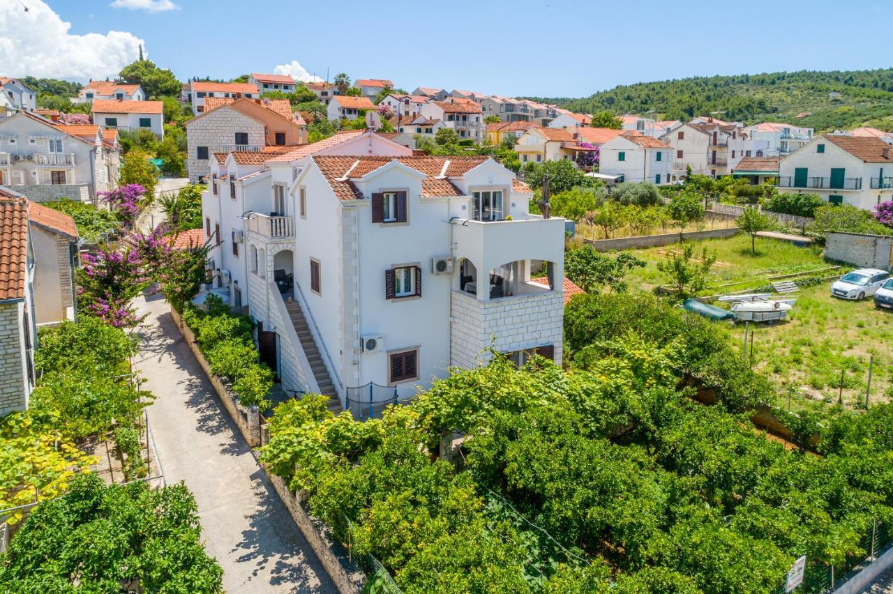 Villa Dinka Sutivan Buitenkant foto