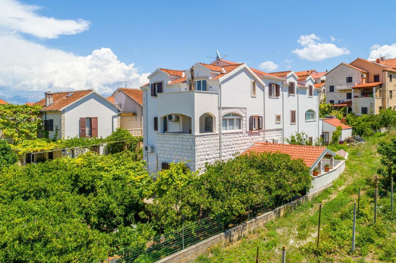 Villa Dinka Sutivan Buitenkant foto
