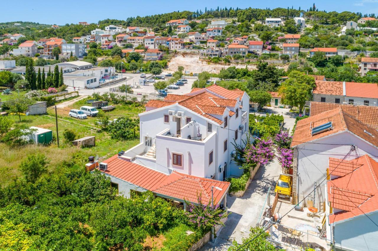 Villa Dinka Sutivan Buitenkant foto