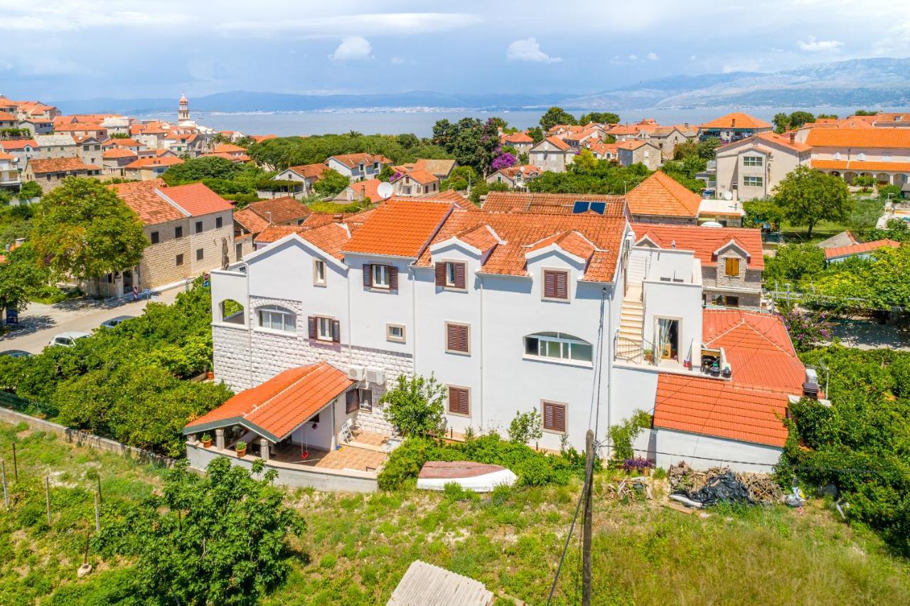 Villa Dinka Sutivan Buitenkant foto