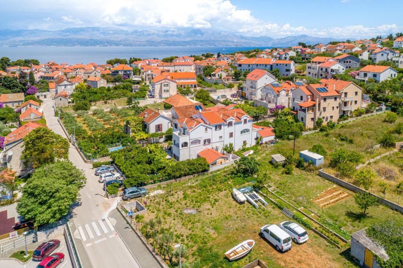 Villa Dinka Sutivan Buitenkant foto