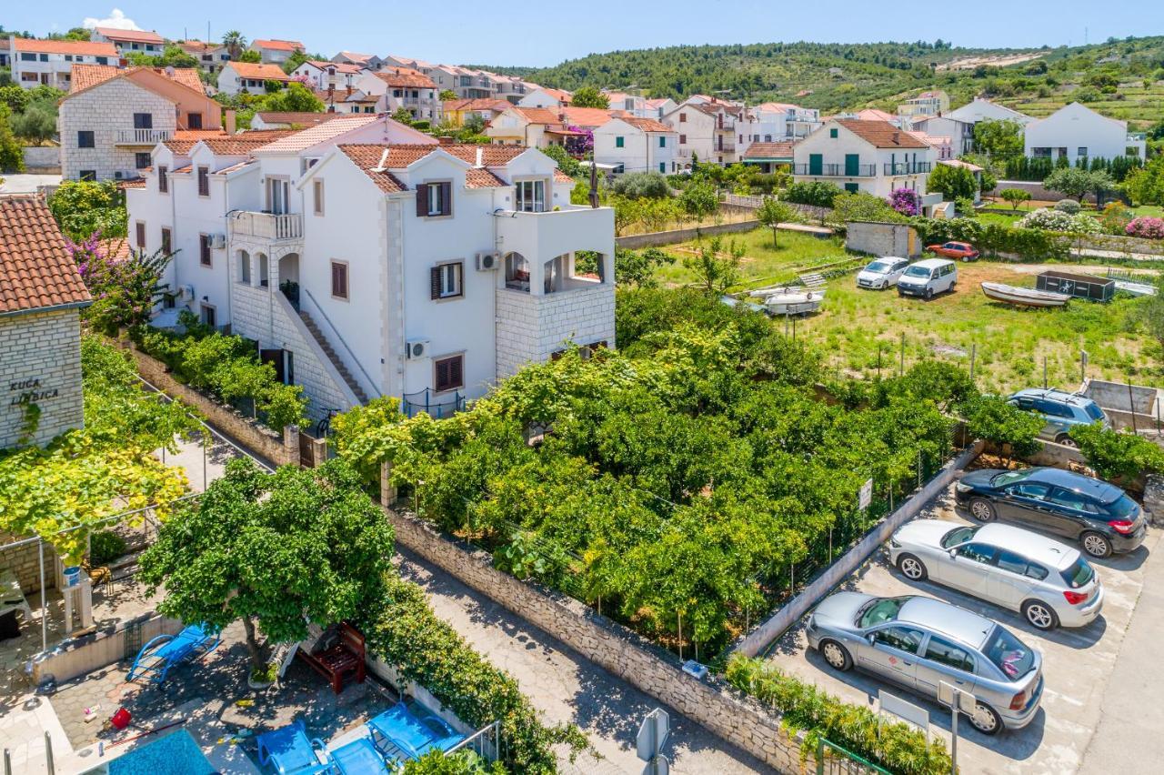 Villa Dinka Sutivan Buitenkant foto