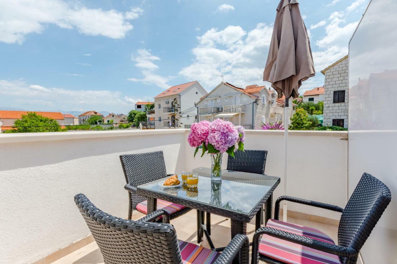 Villa Dinka Sutivan Buitenkant foto