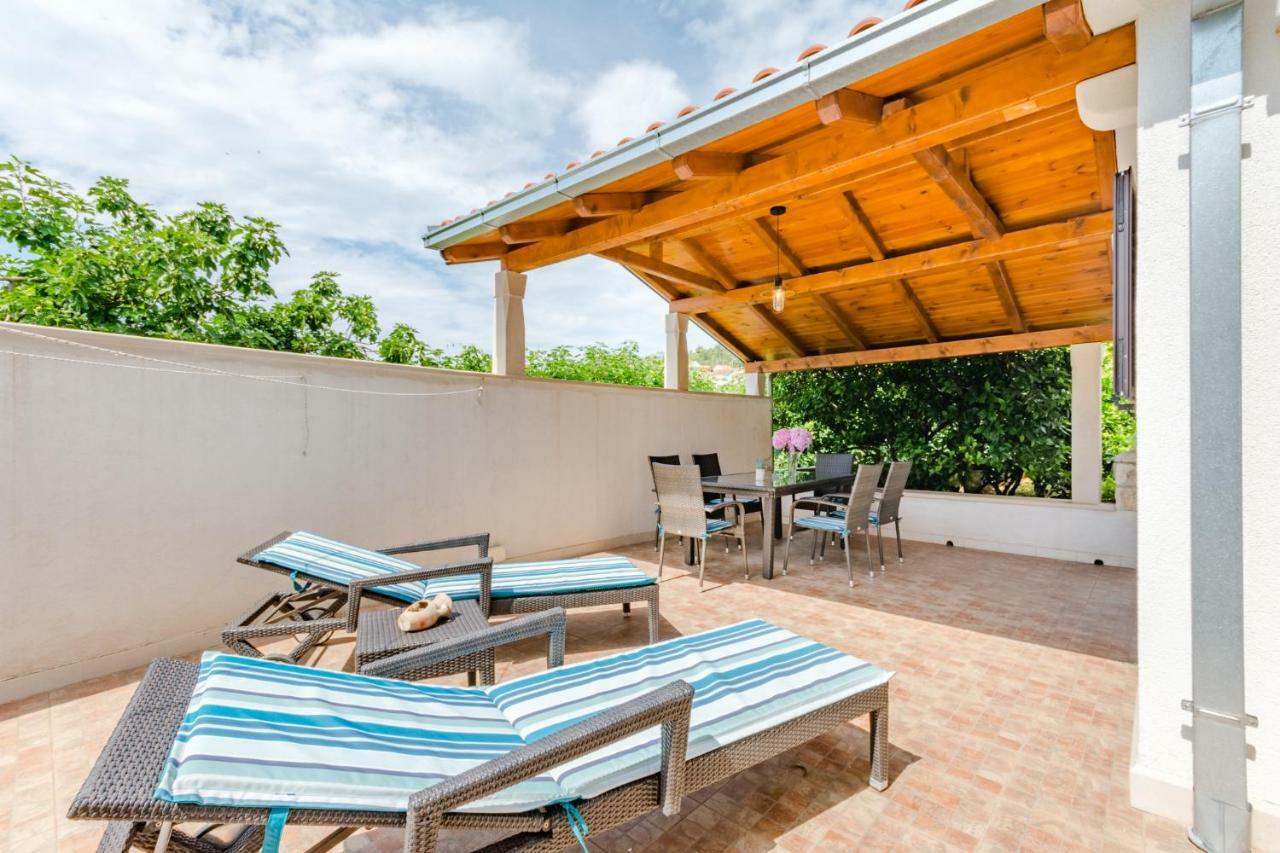 Villa Dinka Sutivan Buitenkant foto