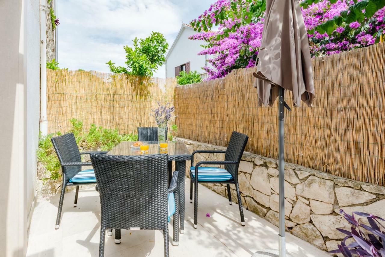 Villa Dinka Sutivan Buitenkant foto