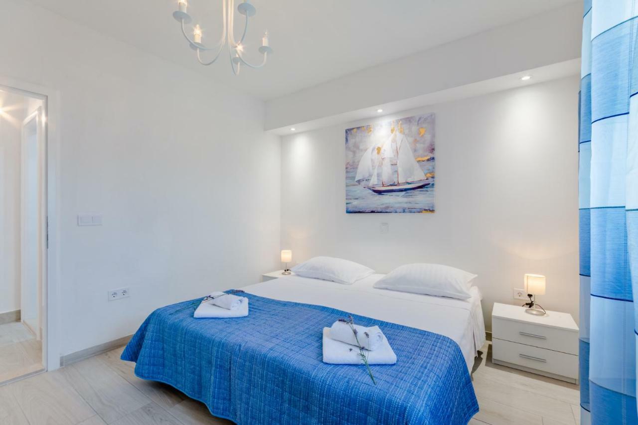 Villa Dinka Sutivan Buitenkant foto