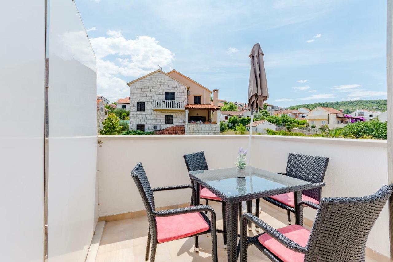 Villa Dinka Sutivan Buitenkant foto