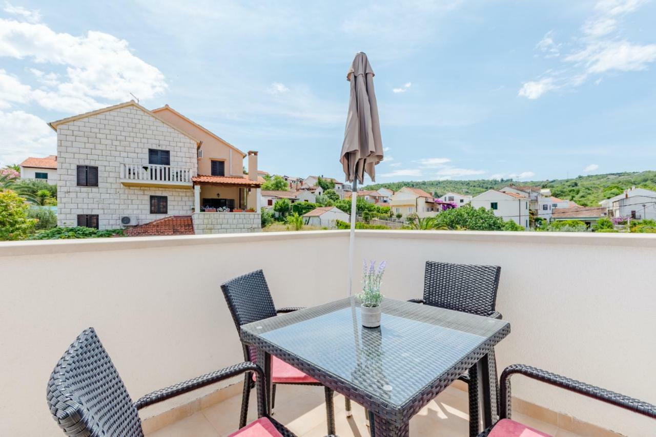 Villa Dinka Sutivan Buitenkant foto