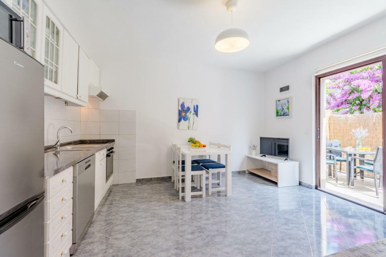Villa Dinka Sutivan Buitenkant foto