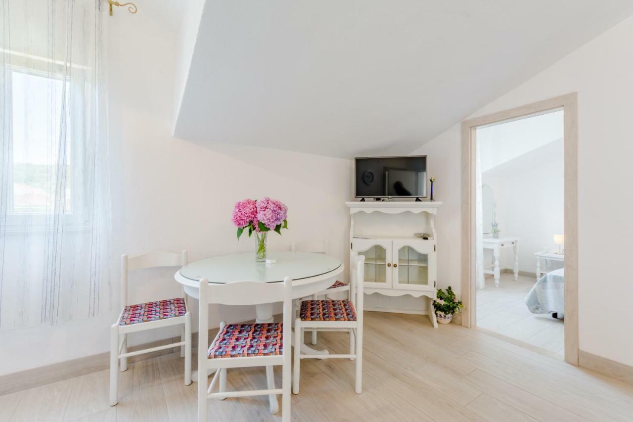 Villa Dinka Sutivan Buitenkant foto