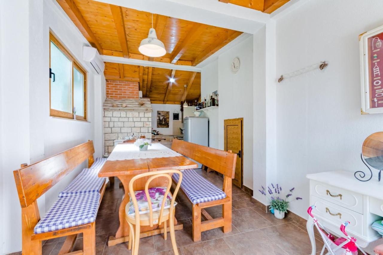 Villa Dinka Sutivan Buitenkant foto