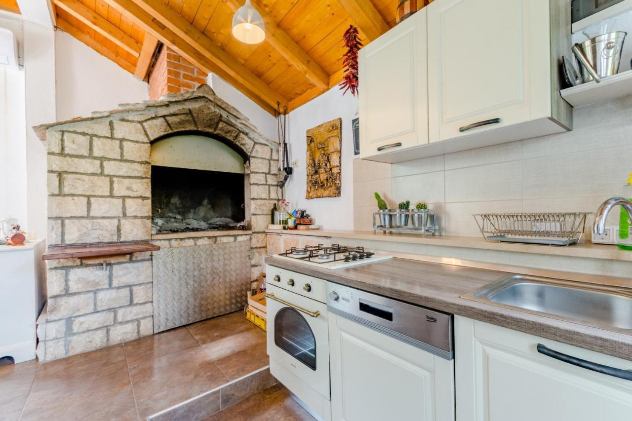 Villa Dinka Sutivan Buitenkant foto